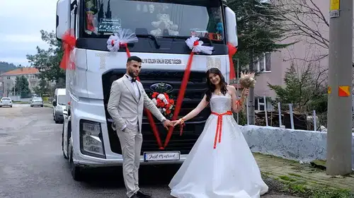 KEŞAN'DA TIR ŞOFÖRÜ DAMAT BİR TIR'I GELİN ARABASI YAPTI!