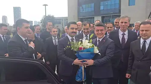 İSTANBUL BAŞSAVCILIĞI'NA ATANAN FATİH DÖNMEZ ÇİÇEKLERLE UĞURLANDI!