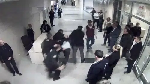 ADLİYEDE KADIN HAKİMİ VURAN O SAVCIYI POLİSLER BÖYLE GÖTÜRMÜŞLER!