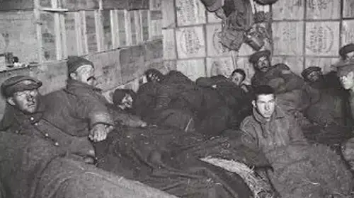 ÇANAKKALE SAVAŞI'NDA MEHMETÇİK SİPERDE DONARAK ŞEHİT OLMUŞ!