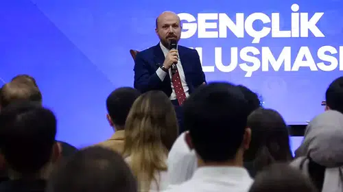 GENÇLERLE BULUŞAN BİLAL ERDOĞAN SORULARI CEVAPLANDIRDI!