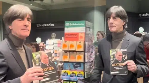 ÜNLÜ ALMAN TEKNİK DİREKTÖR ATATÜRK HAYRANI ÇIKTI!