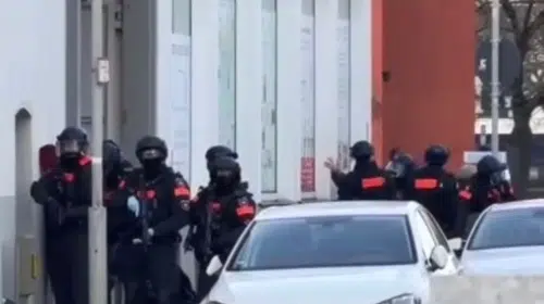 HANNOVER’DE MERKEZ CAMİİ’NE SİLAHLI POLİS BASKINI TEPKİ TOPLADI!