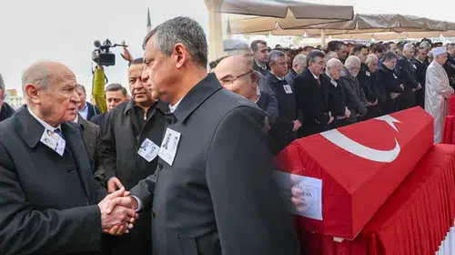 DEVLET ERKANI ŞEHİTLERİN CENAZESİNDE BİRARAYA GELDİ!