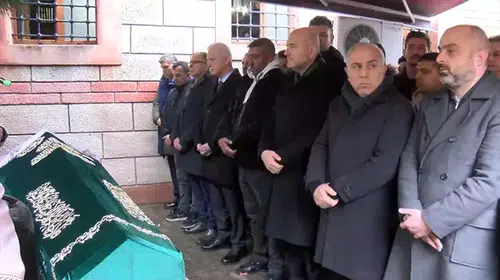 FATİH AYVANSARAY'DAKİ ÇÖKEN BİNADA ÖLEN KADIN TOPRAĞA VERİLDİ!