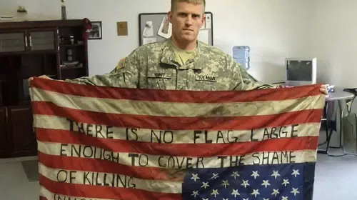 ABD’Li ASKERİN BAYRAK İLE VERDİĞİ”UTANÇ İTİRAFI!” BÜYÜK YANKI UYANDIRDI!