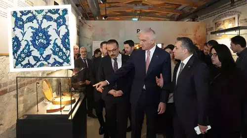 İKİ CAMİDEN ÇALINAN İKİ ÇİNİ YILLAR SONRA TÜRKİYE'YE GETİRİLDİ!