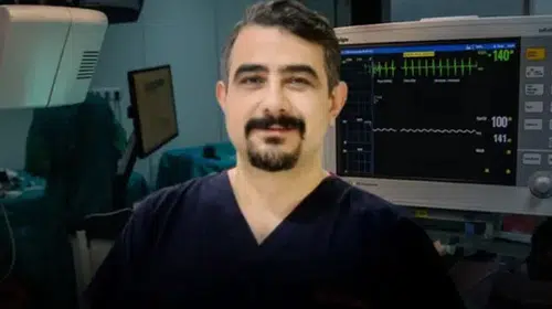 YASAKLIYKEN AMELİYATA GİRDİĞİ 3 HASTA ÖLEN DOKTOR TAHLİYE EDİLDİ!