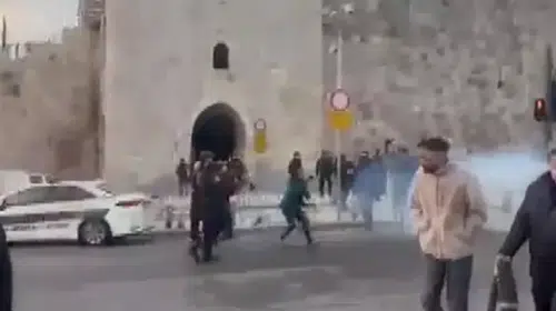 SİYONİST İSRAİL POLİSİ BAYRAM NAMAZINA MÜDAHALE ETTİ!