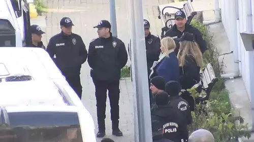 POLİSTE GÖZALTINDA BULUNDURULAN ÜNLÜLER ADLİ TIP'A GÖTÜRÜLDÜ!