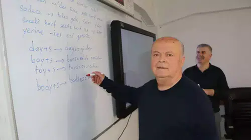 AHMET DEDE TÜRKÇE BİLMEYEN TORUNU İÇİN İNGİLİZCE ÖĞRENİYOR!