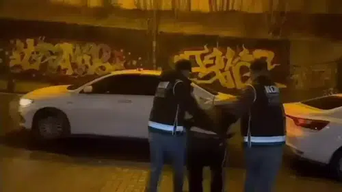 ULUSLARARASI ALTIN KAÇAKÇISI HAVALİMANINDA YAKALANDI!