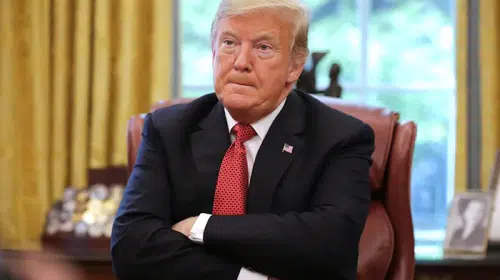 AMERİKA’DA  ÇANLAR BAŞKAN DONALD TRUMP İÇİN ÇALMAYA BAŞLADI!