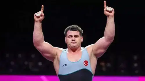 RIZA KAYAALP AVRUPA GÜREŞ MAFYASINI EZEREK FİNALE GİDİYOR!