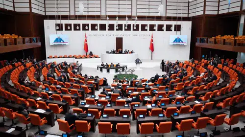 SOSYAL MEDYAYA ARTIK 15 YAŞ SINIRI GETİRİLDİ!