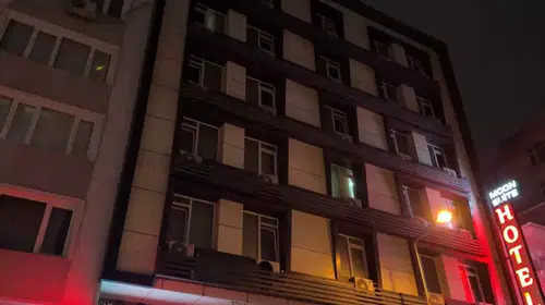 GENÇ BİR KADIN OTELDE BIÇAKLA ÖLDÜRÜLMÜŞ HALDE BULUNDU!