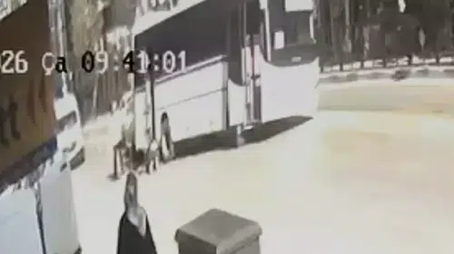 KAYAN KRİKO MİNÜBÜSÜN ALTINA TAMİR İÇİN GİREN ADAMI ÖLDÜRDÜ!