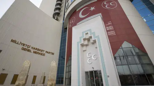 MHP BİR İL TEŞKİLATINI DAHA FESHETTİ! RAKAM 9 OLDU!