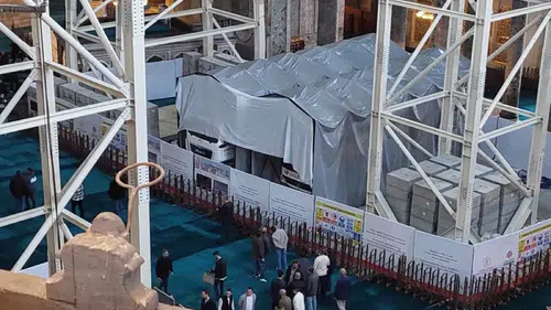 AYASOFYA CAMİİ’NDE KAMYON GÖRÜNTÜLERİ NE ANLAMA GELİYOR?