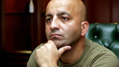 MÜBARİZ (MANSİMOV) GURBANOĞLU ŞOFÖRLERİ VE SEKRETERİNİ ŞİKAYET ETMİŞ!