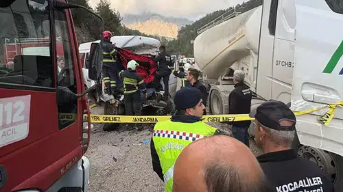SERA İŞÇİLERİ HIZLA YOLDAN KAYARAK ÇIKAN TIR'IN KURBANI OLDU!