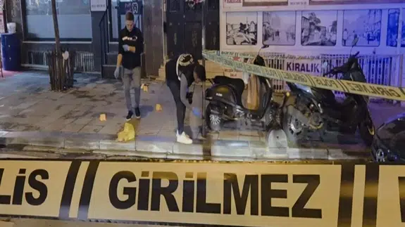 FATİH KOCAMUSTAFAPAŞA'DA BİR KİŞİ SİLAHLA AYAKLARINDAN VURULDU!