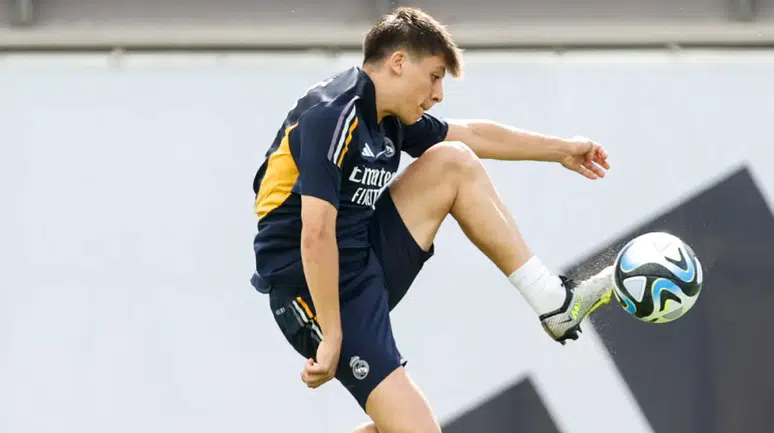 REAL MADRİD’DE ARDA GÜLER’İN YENİ HOCASI BELLİ OLUYOR!