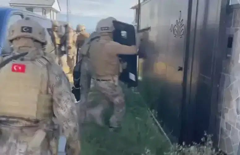 SİLİVRİ'DE VİLLAYA ÖZEL HAREKAT POLİS İLE BAHİS OPERASYONU!