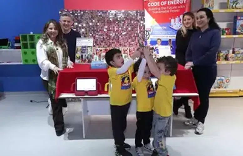 5 YAŞINDAKİ ÖĞRENCİLER DÜNYA ROBOTİK ŞAMPİYONU OLDU!