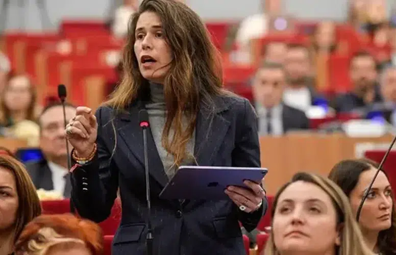 ÇEŞME BELEDİYE BAŞKANI LAL DENİZLİ BİR SAAT İFAEE VERDİ!