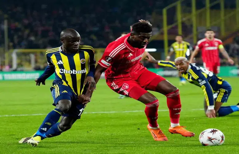 FENERBAHÇE SAHASINDA İNGİLİZLERE 0-3 YENİLEREK TURU ZORA SOKTU!