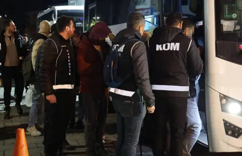 BUCA BELEDİYESİ SORUŞTURMASINDA 26 KİŞİ ADLİYEDE İFADE VERİYOR!