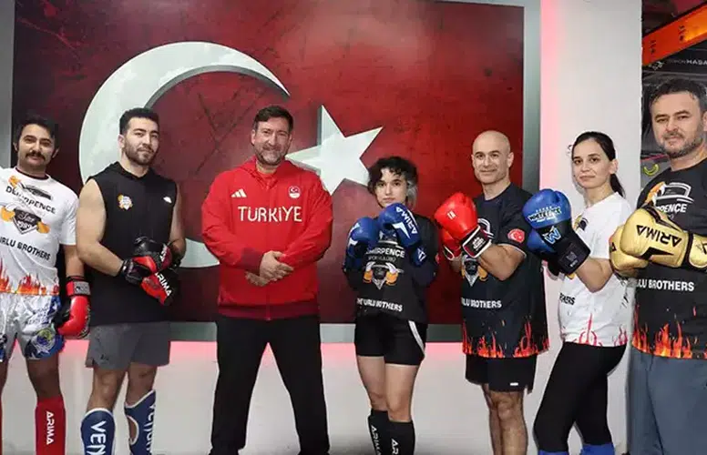 DOKTORLAR ŞİDDETE KARŞI SAVUNMA SPORUNA YÖNELDİ!