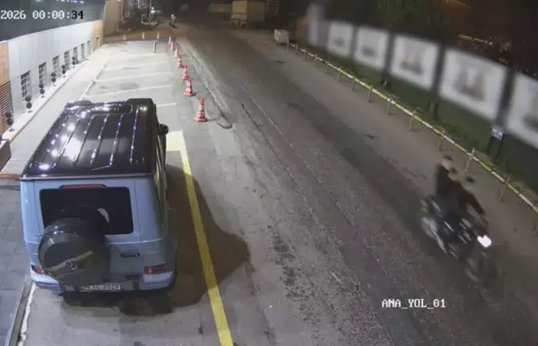 MOTOSİKLETTEKİ ATEŞ ETTİ DİĞER MOTOSİKLETTEKİ VİDEOYA ALDI!