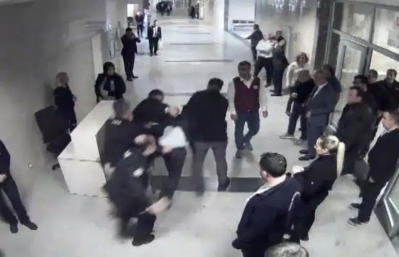 ADLİYEDE KADIN HAKİMİ VURAN O SAVCIYI POLİSLER BÖYLE GÖTÜRMÜŞLER!