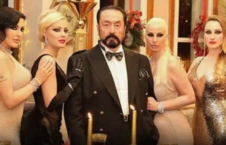 FLAŞ HABER! KEDİCİKLER ADNAN OKTAR'I MEHDİ İLAN ETMEYE BAŞLADI!