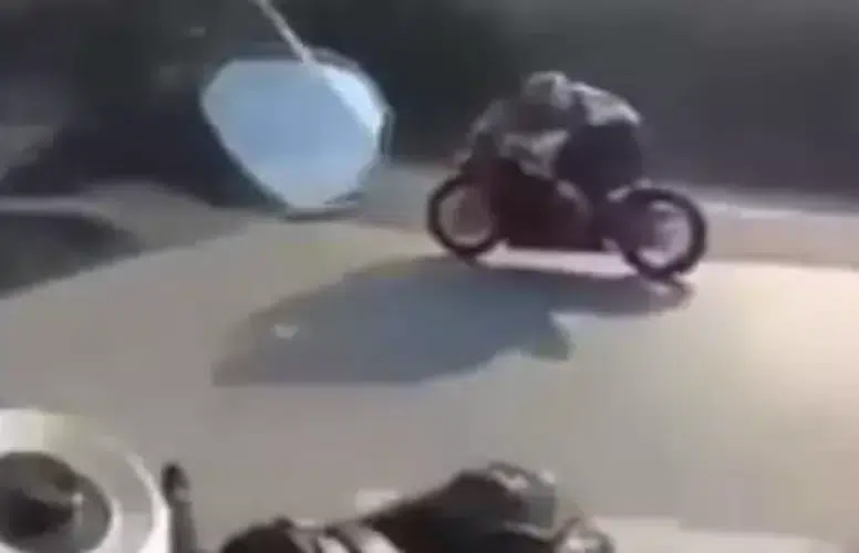 HATAY'DA SORUMSUZ BİR MOTOSİKLETLİ TAM 324 KM HIZ YAPTI!