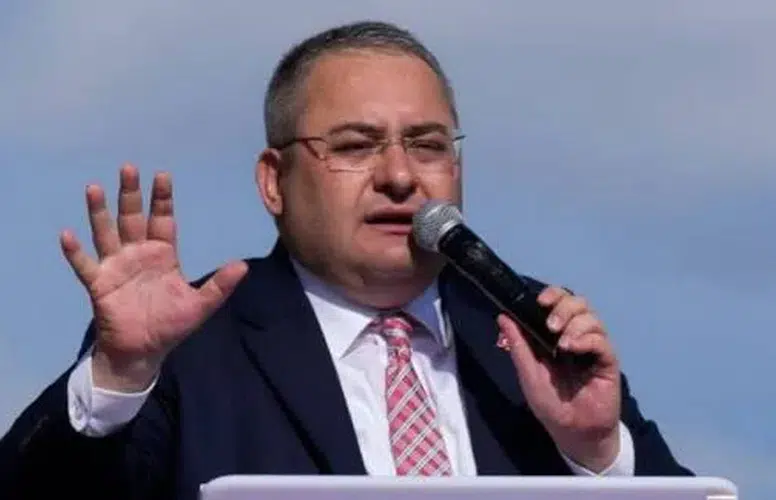 KEÇİÖREN’ DE HALK  ÖZARSLAN’IN AK PARTİYE GEÇİŞİNE NASIL BAKIYOR?