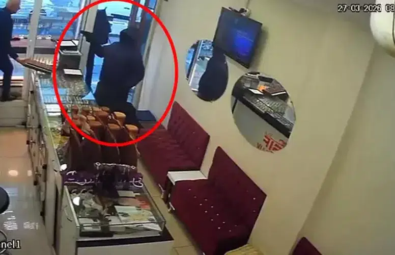 DİYARBAKIR'DA SİLAHLI VE MASKELİ İKİ ŞÜPHELİ KUYUMCUYU SOYDU!