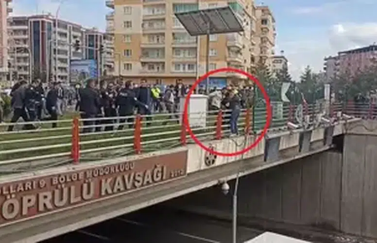 ÜST GEÇİtTEN ATLAMAK İSTERKEN POLİS SON ANDA KURTARDI!