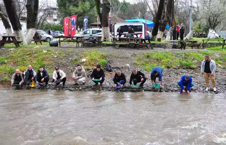 "KIRINTI MADENCİLİK ETKİNLİĞİ" İLE DEREDE ALTIN ARADILAR!