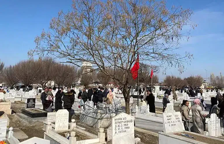 IĞDIR'DA "ÖLÜLER BAYRAMI" MEZARLIKTA KUTLANDI!