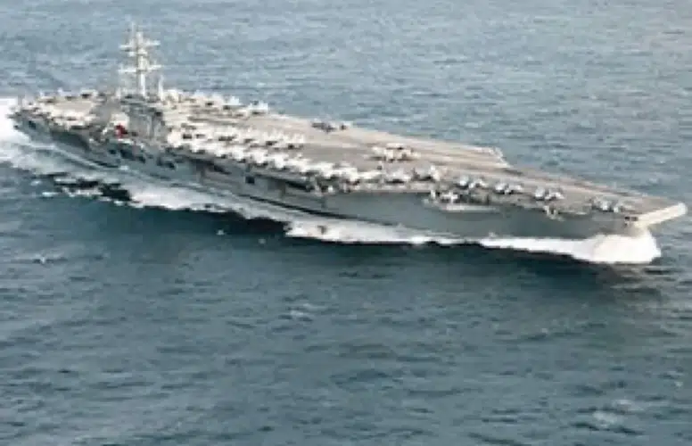 İRAN ABD’NİN UÇAK GEMİSİNE 4 ADET FÜZE SALDIRISI YAPTI!