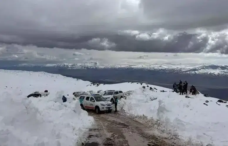 AĞRI DAĞI'NDAN İNİŞTE KAYBOLAN KADIN DAĞCI ARANIYOR!