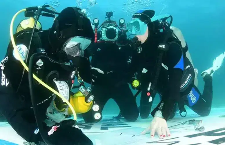 TÜRK DALGIÇ SOĞUK SUDA 36 SAAT 9 DAKİKA 36 SANİYE KALDI!