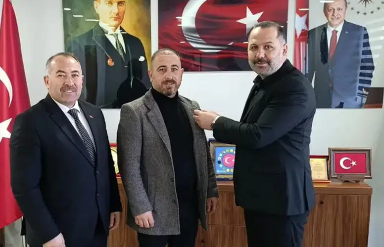 YENİDEN REFAH PARTİSİ’NDEN İSTİFA ETTİ AK PARTİYE GEÇTİ!