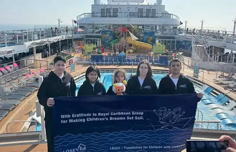 LÖSEMİYİ YENEN ÜÇ ÇOCUK GEMİYLE ÇİN VE GÜNEY KORE'Yİ GEZDİ!