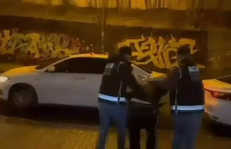 ULUSLARARASI ALTIN KAÇAKÇISI HAVALİMANINDA YAKALANDI!