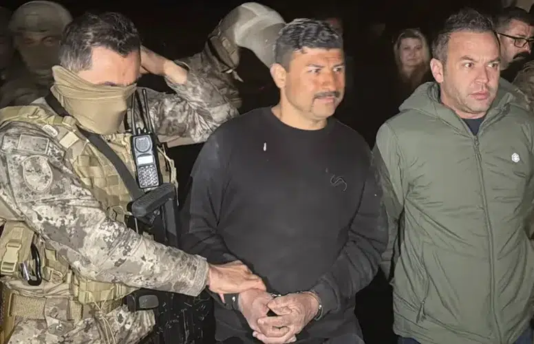 UŞAK'DA AİLE ŞİDDETİ İHBARINA GİDEN POLİSLERE TÜFEKLİ SALDIRI!