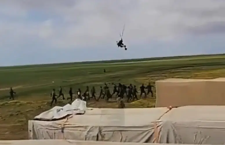 İRAN AMERİKALI PİLOTU BU ŞEKİLDE GÖZALTINA ALDI!